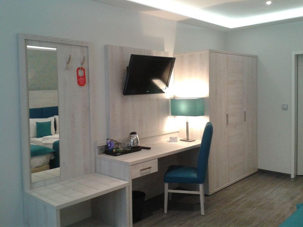 Hotel Budapester Hof Хамбург Екстериор снимка