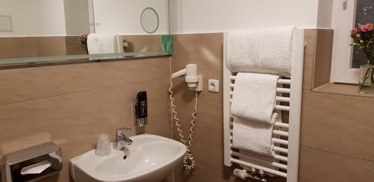 Hotel Budapester Hof Хамбург Екстериор снимка